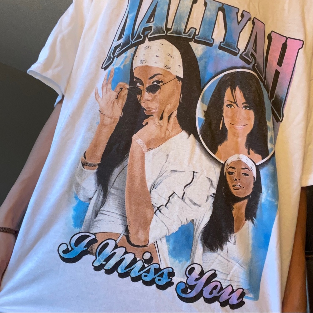 Aaliyah oversized Pacsun Tee